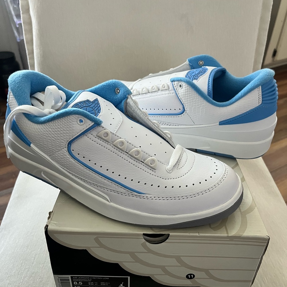 Air Jordan 2 Retro Low - Carolina Blue & White